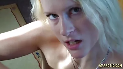 Junger Kerl schlägt alte Schlampe direkt pornovideos umsonst auf den Boden!