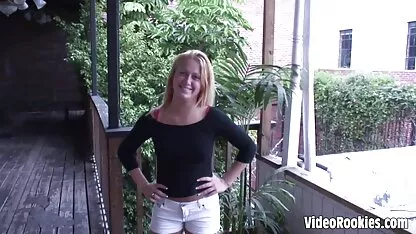 Hot Ass Schlampe pornovideos kostenlos gucken kann damit umgehen, zwei Schwänze im Bett zu ficken