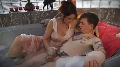 Chyanne Jacobs fickt pornovideos in hd draußen