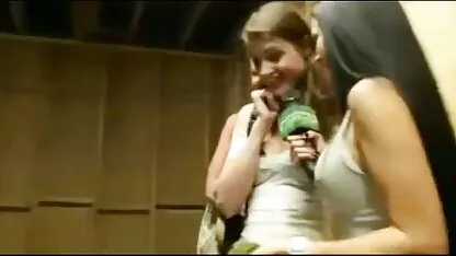 Eine andere Schlampenfrau liebt es, es zu tun. Blowjob gratis deutsche pornovideos und Cumshot im Gesicht