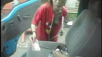 Ein böser Tag einer asiatischen pornovideos dreier Schlampe mit Brille