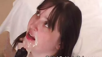 Alte Schule mit gina wild pornovideos haarigem Busch auf dem Bett gefickt