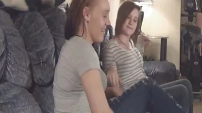 Geiles Mädchen mit großen Titten wichst den harten porno videos reife frauen Schwanz ihres Mannes