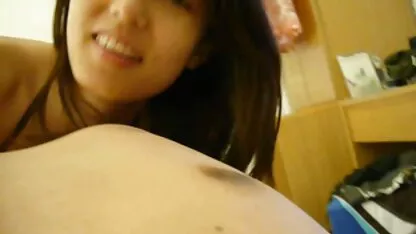 Heißes pornovideos zeigen brünettes Sextape